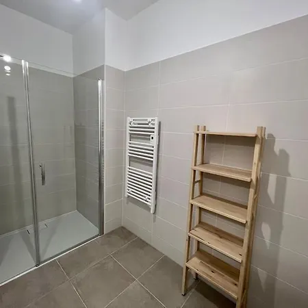 Studio Apartment *